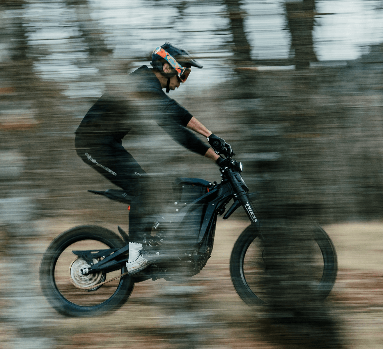 How We Choose the Right E-Moto for Our Riding Style - Pinned Electric