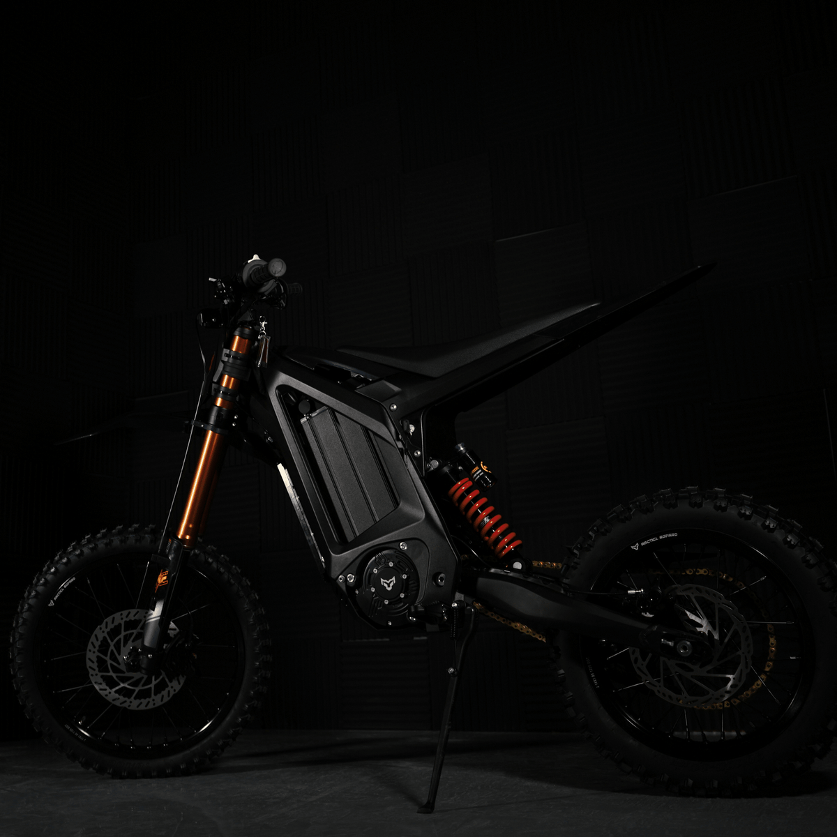 Arctic Leopard XF - Pinned Electric