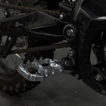 Prickly Foot Pegs Wide - Pinned Electric
