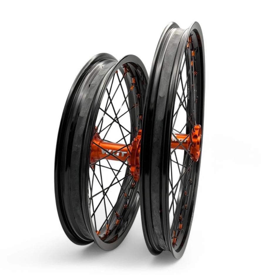 WGT Ultra Bee 21 - 18 Wheels - Pinned Electric